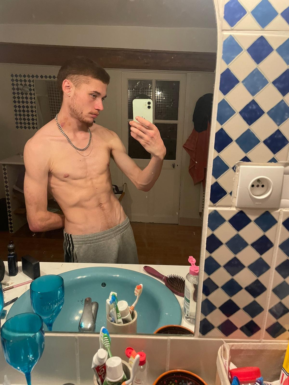 Profil de Hossein, 23 ans, Gay sex à Ollon VD